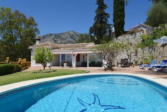Villa - BEAUTIFUL 3 BEDROOM DETACHED..