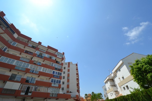 Bargain 3 Bedroom Apartment Sea Views..