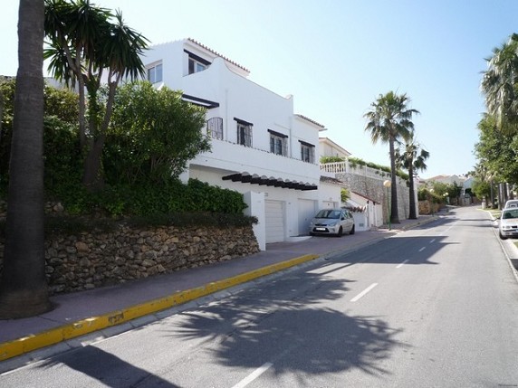 VILLA FOR SALE CALAHONDA