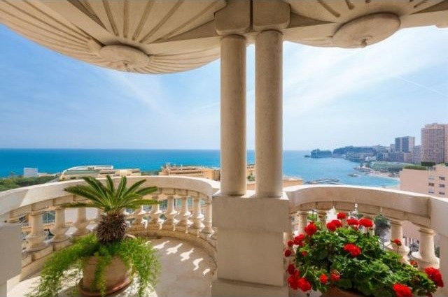 A beautiful 4 bed apartment located..