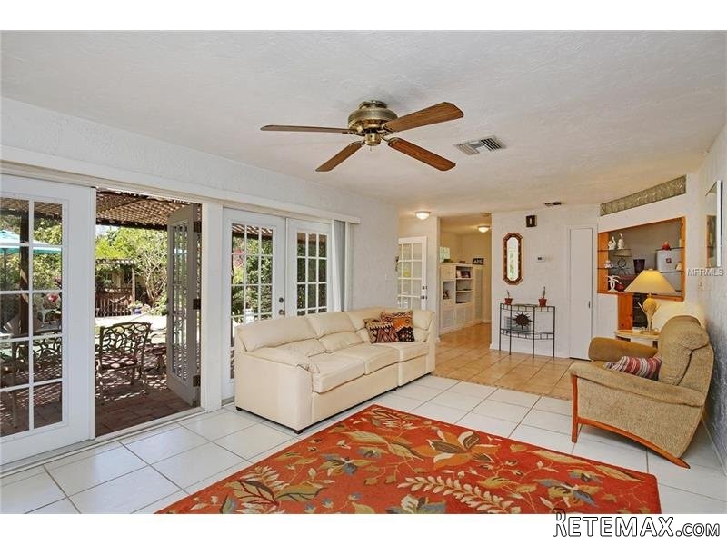 3 bedroom House For Sale: 425 Edwards.. - 2