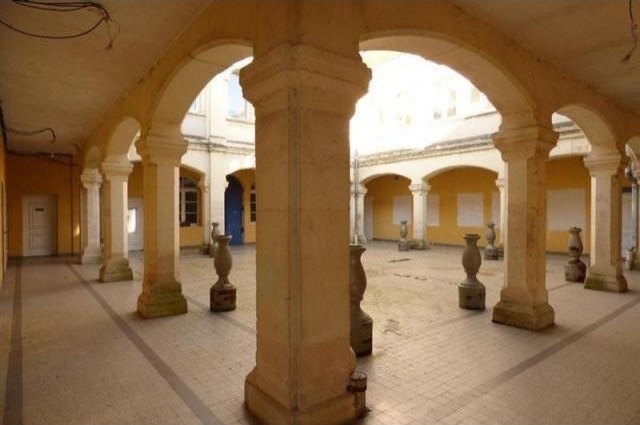 16 bedroom House For Sale: 02160 AISNE - 2