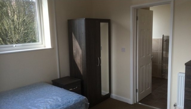 FULLY REFURBISHED DOUBLE ROOM TO LET -..