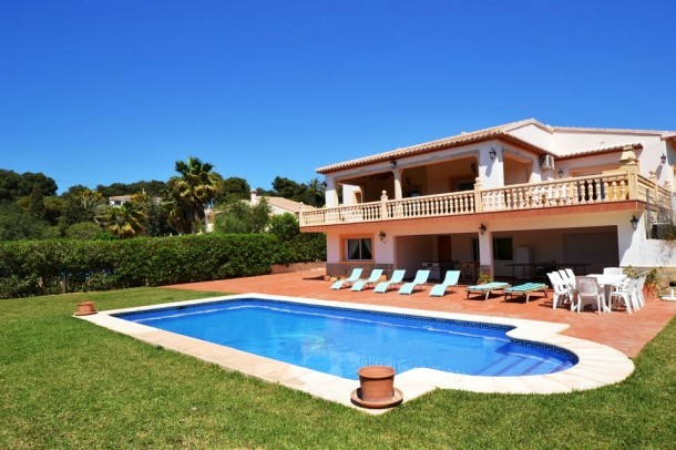 5 Bedroom 3 Bathroom Lovely Family..