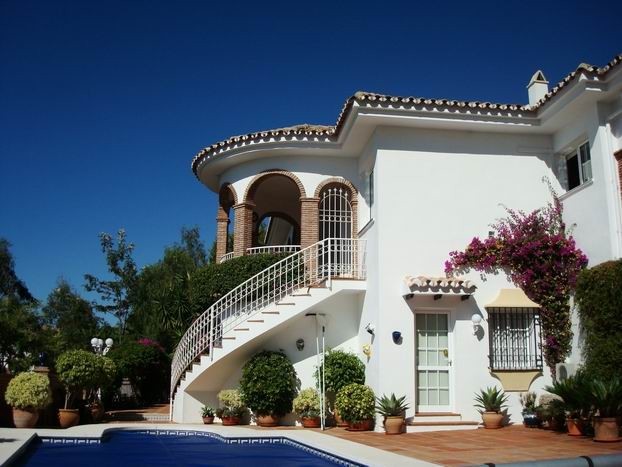 Villa - BEAUTIFUL QUALITY RESIDENCE..