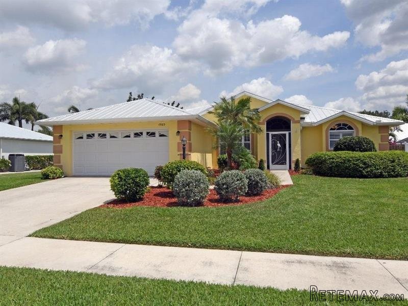 3 bedroom House For Sale: 4980 4th..