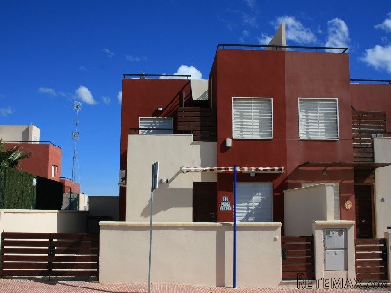 3 Bedrooms Villa For Sale - 2