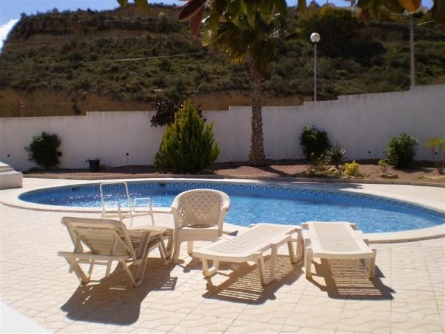 3 bed 2 bath detached villa with..