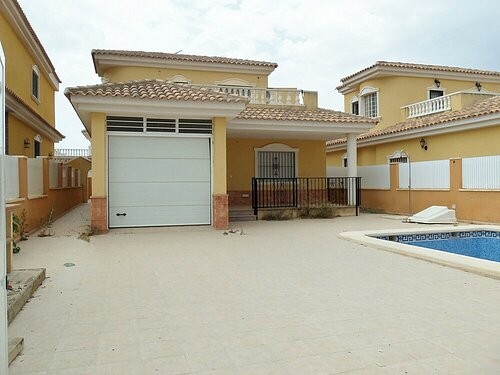 FABULOUS FAMILY VILLA WITH POOL & WALK..