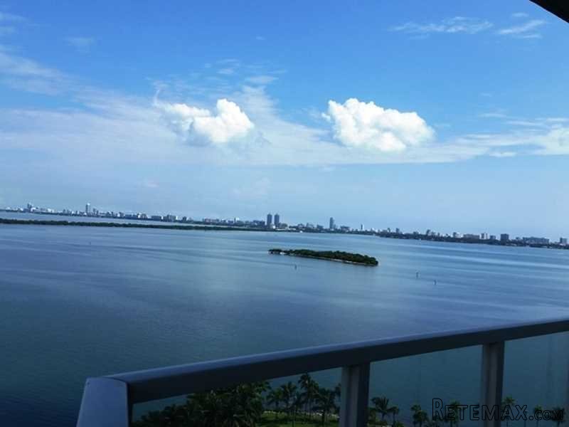 3 bedroom Flat For Sale: 1900 N..