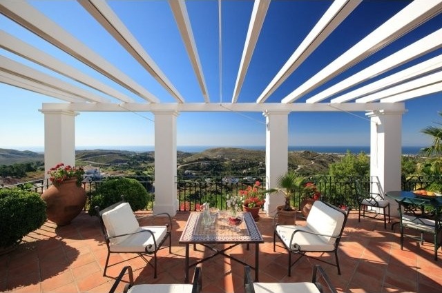 VILLA FOR SALE IN BENAHAVIS