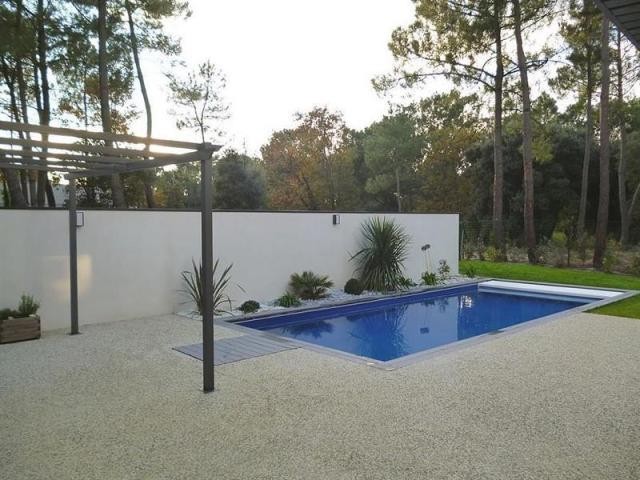 6 bedroom House For Sale: 17570 ROYAN - 2
