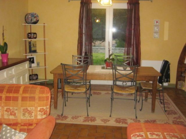 Single storey house with garage - 2
