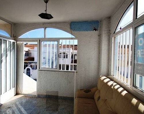 2 BED APARTMENT CLOSE TO BEACH - 2