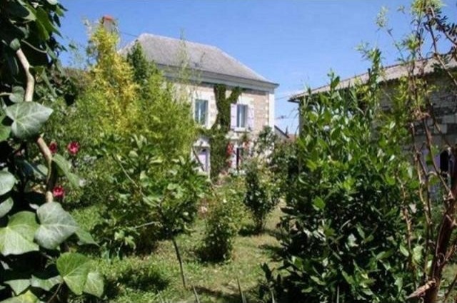 3 bedroom House For Sale: 86200 ENTRE..