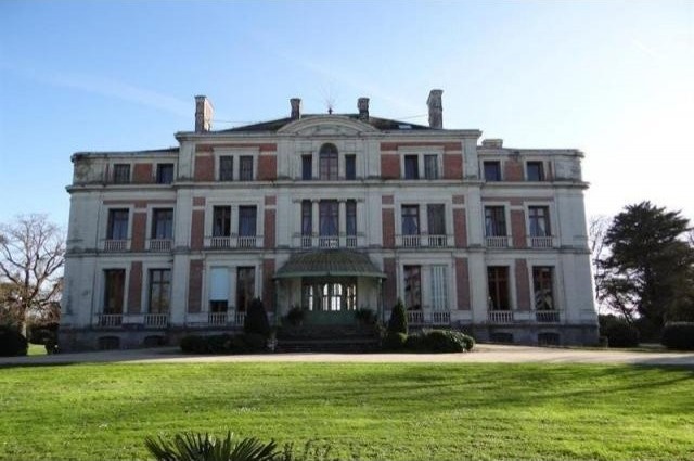 20 bedroom Castle For Sale: 44150.. - 2