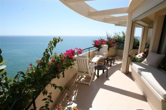 Apartment - Magnificent frontline beach..