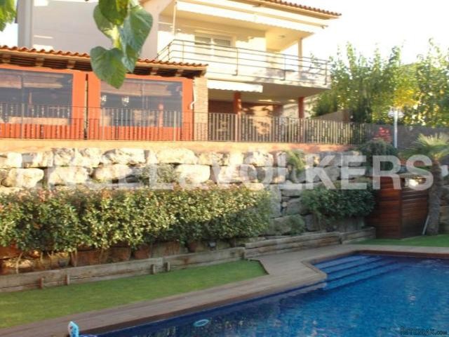 House with magnificent porch Barcelona..