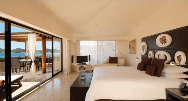 Deluxe Suite No 231, White Sands Hotel..