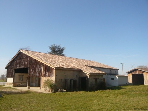 1 bed farm house with attached house to..