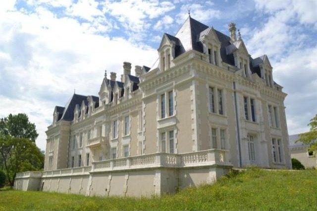 Castle For Sale: 16000 COGNAC