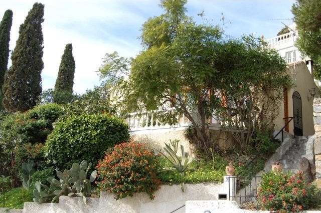 A Pretty 2 Bedroom Detached Home