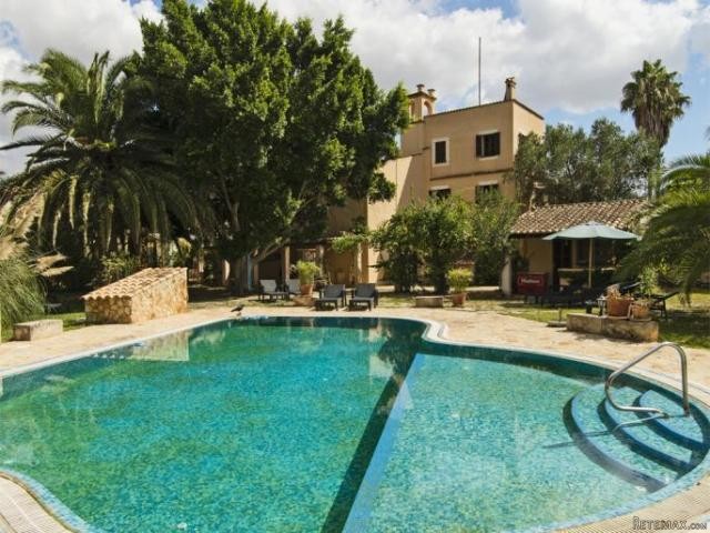 Historical country estate/hotel in..