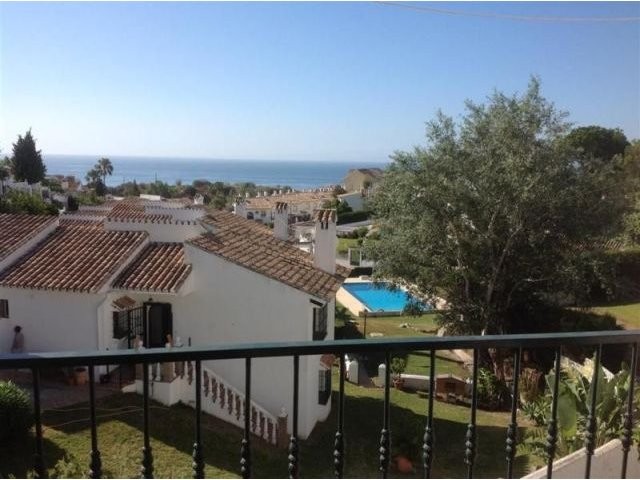 Apartment - 2 bed top floor apartment.. - 2