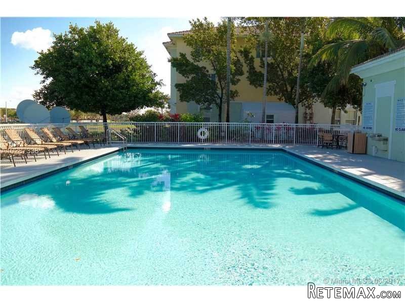 3 bedroom Flat For Sale: 11102 NW 83rd.. - 2