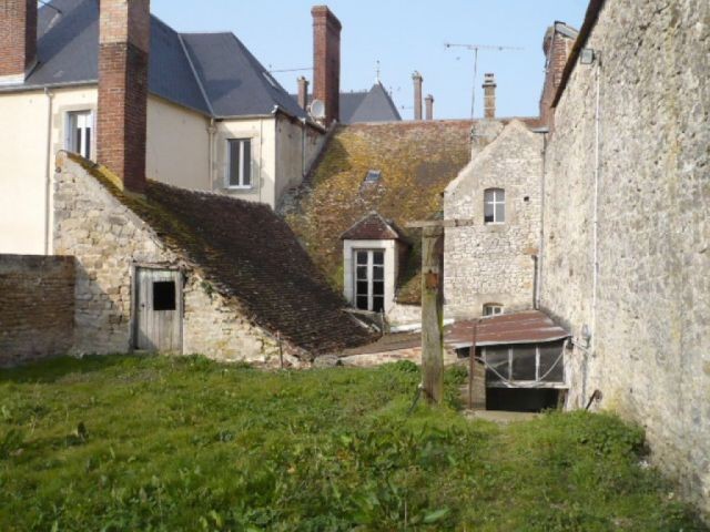 Cute House to Restore in Village