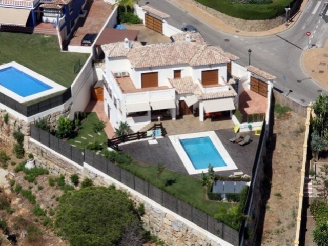 4 Bedrooms - Villa - Malaga - For Sale