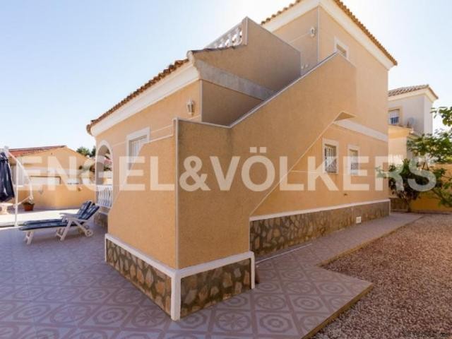 Villa with pool in quiet location - 2