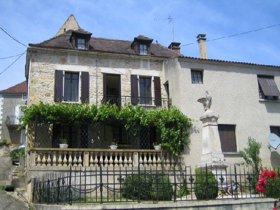 4 Bedrooms Stone Built Village House