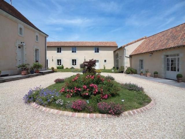 8 bedroom Character For Sale: 86140..