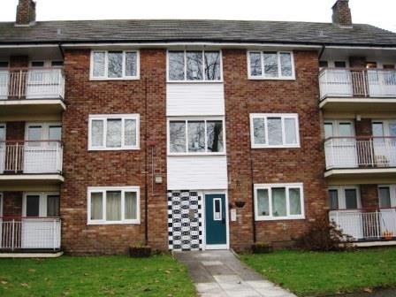 3 bedroom Flat to rent in Glover..
