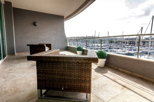 Seafront Luxury Designer Apartment
