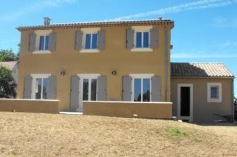 Modern House Comprising 4 Bedrooms..