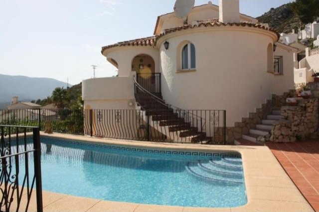 5 Bedrooms - Villa - Alicante - For Sale