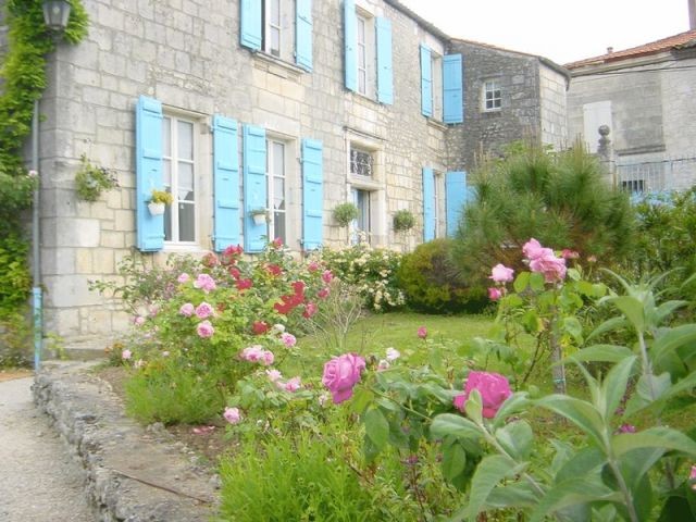 Village Property With Lots Of Living..