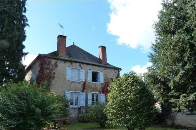 4 bedroom Village House For Sale: 19230..