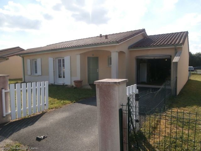 3 bedroom one level bungalow - Close to.. - 2