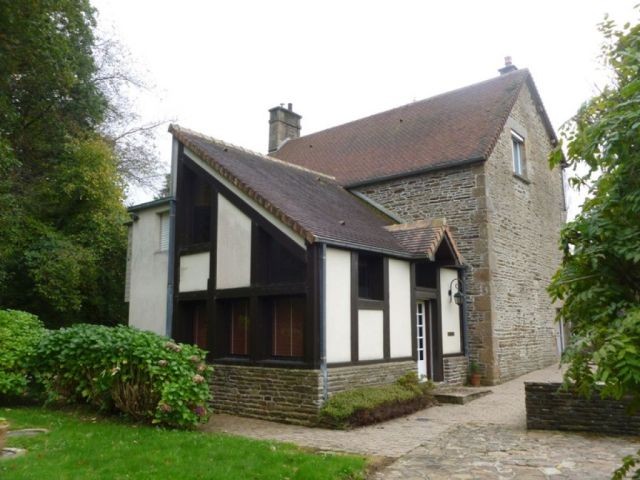 Savigny Le Vieux: Maison 7p.pples