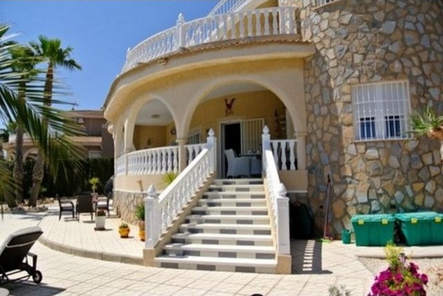 4 Bedrooms - Villa - Alicante - For Sale