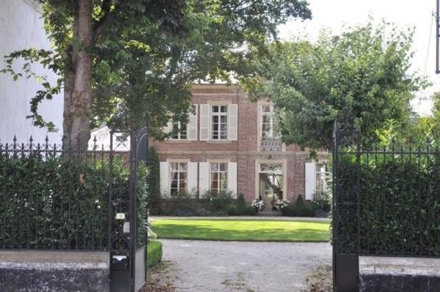 9 bedroom House For Sale: 62170.. - 2