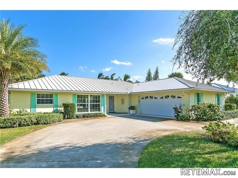2 bedroom House For Sale: 856 Live Oak..