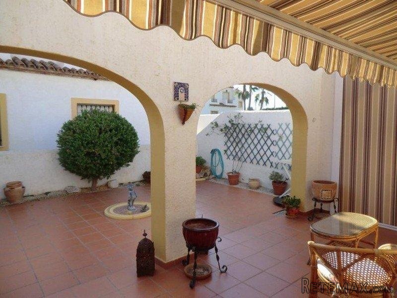 3 Bedrooms Villa For Sale - 2