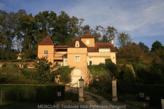 4 bedroom House For Sale: 24200 SARLAT - 2