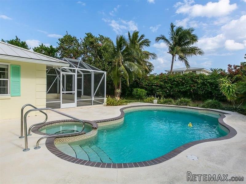 2 bedroom House For Sale: 856 Live Oak.. - 2