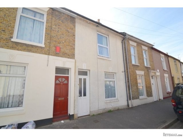 2 bedroom house in SHEERNESS - 2