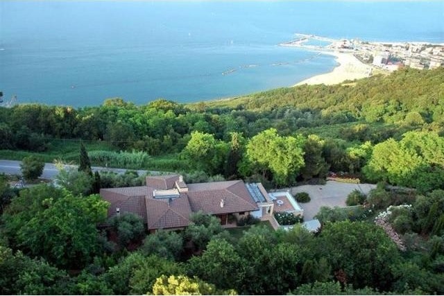5 bedroom House For Sale: Pesaro..
